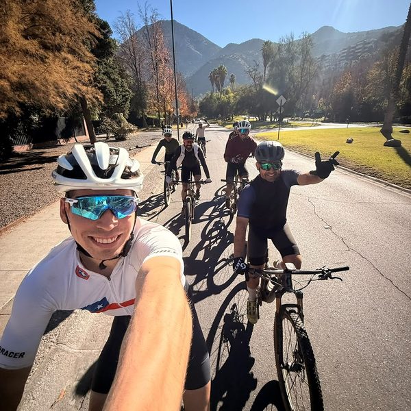 Rodada grupal con ciclistas Bortec Cycling