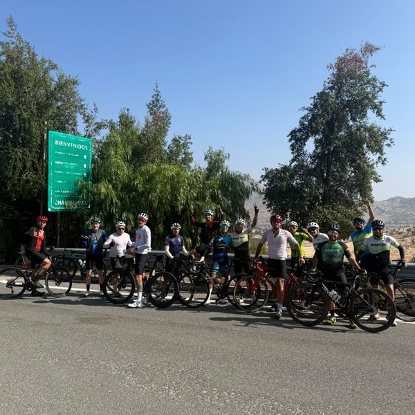 Grupo de ciclistas en salida ruta Bortec Cycling