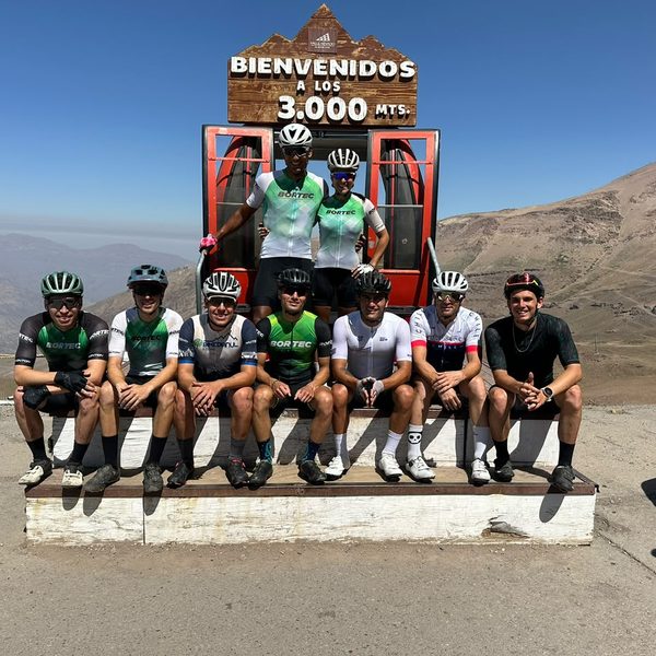 Equipo Bortec Cycling en la cordillera a 3.000 metros